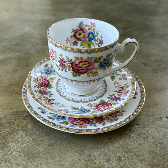 Vintage 1950’s Royal Graftan Fine Bone Floral China Made in England Lot of 3 - Picture 2 of 8